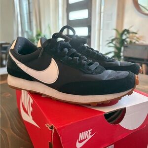 Nike DayBreaker black and white